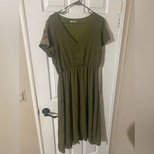 Green Dress with lace accents Size Large